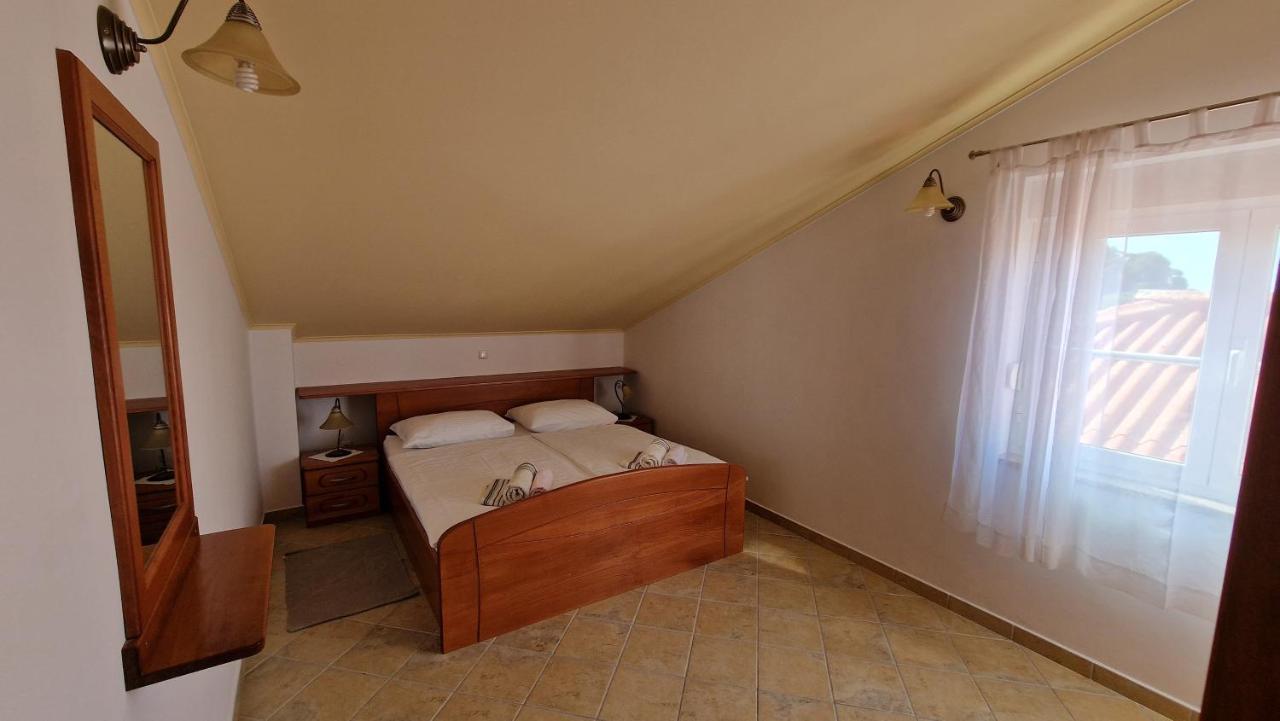 Haus Anica Apartamento Rab Town Exterior foto