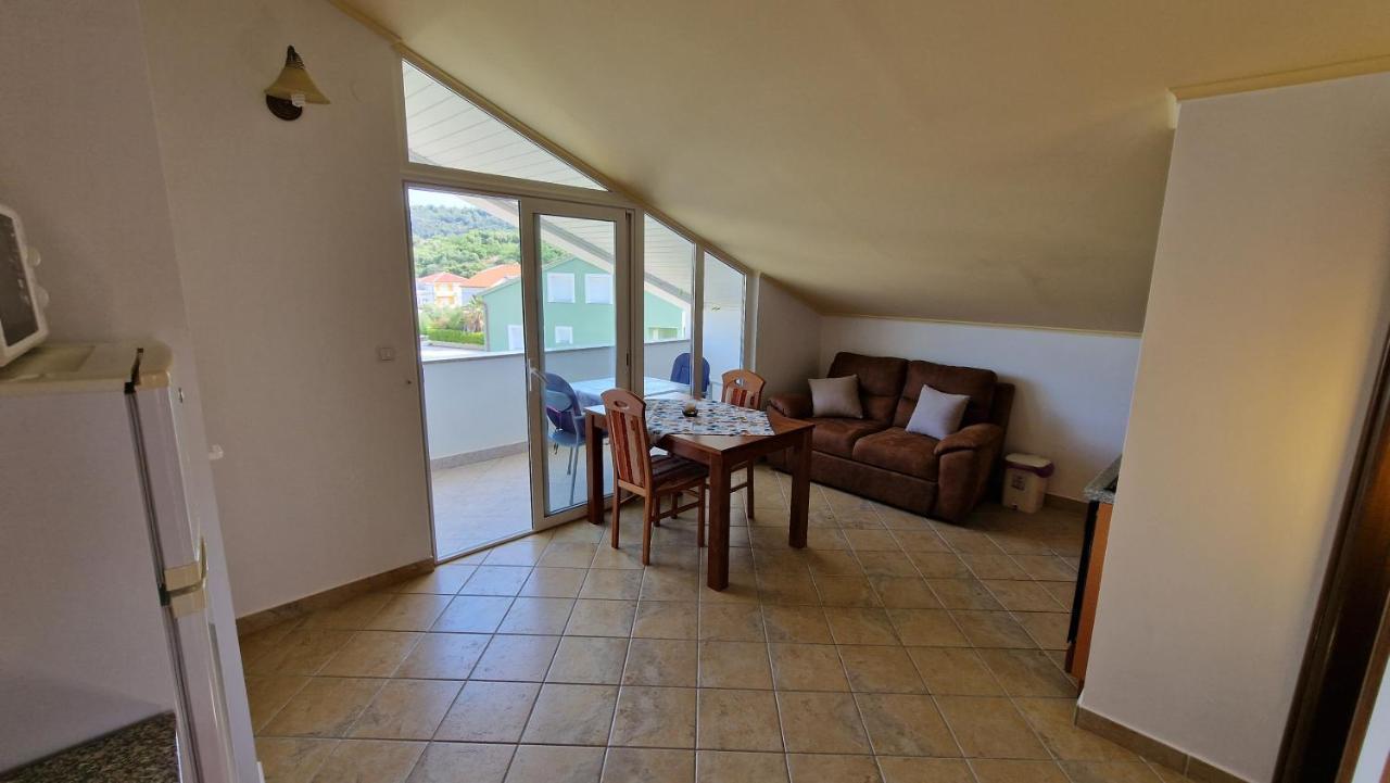 Haus Anica Apartamento Rab Town Exterior foto