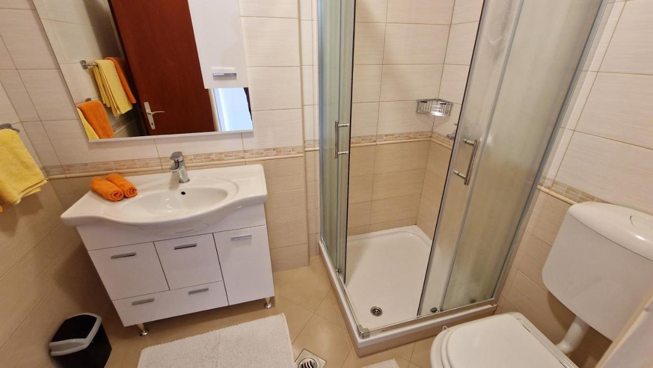 Haus Anica Apartamento Rab Town Exterior foto